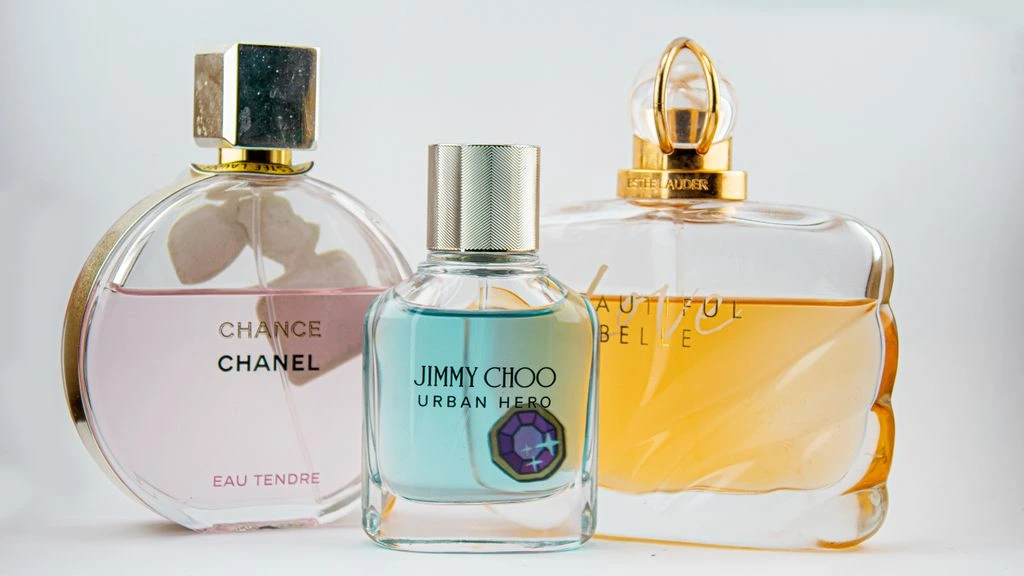 Real-time WebGL render of a luxury fragrance bottle for a beauty brand AR try-on launch